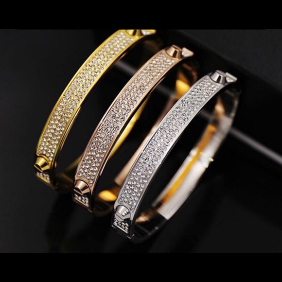 Bracelet with stones - Picture 1 of 4